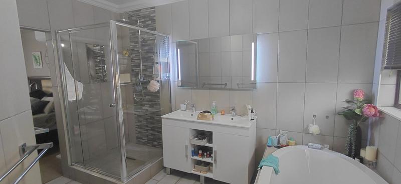 4 Bedroom Property for Sale in Pellissier Free State